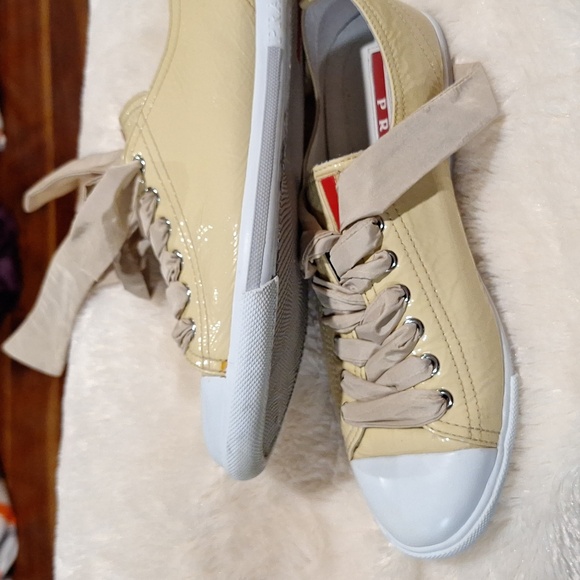 Prada authentic vintage patent leather lace-up sneakers - Picture 10 of 11